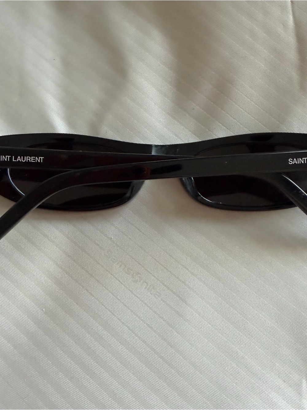 Saint Laurent Black Oval-Rectangle Sunglasses with Dark Lenses ASO Hailey Bieber - Picture 4 of 8